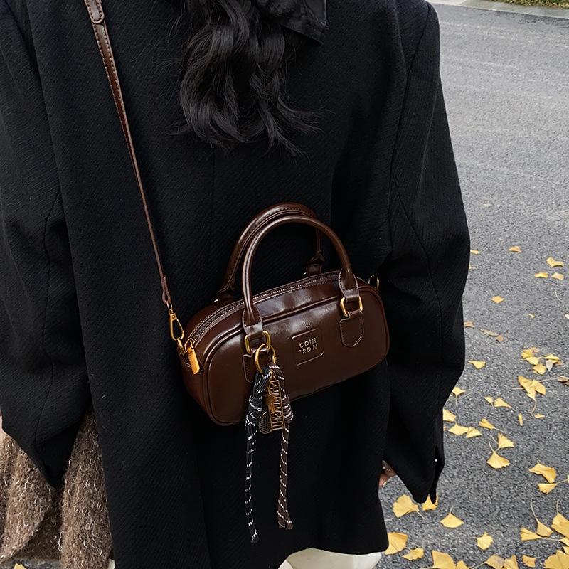 2025 Pillow Bag Women's Bowling Handbag Fashion Versatile Shoulder Bag Retro Messenger Bag