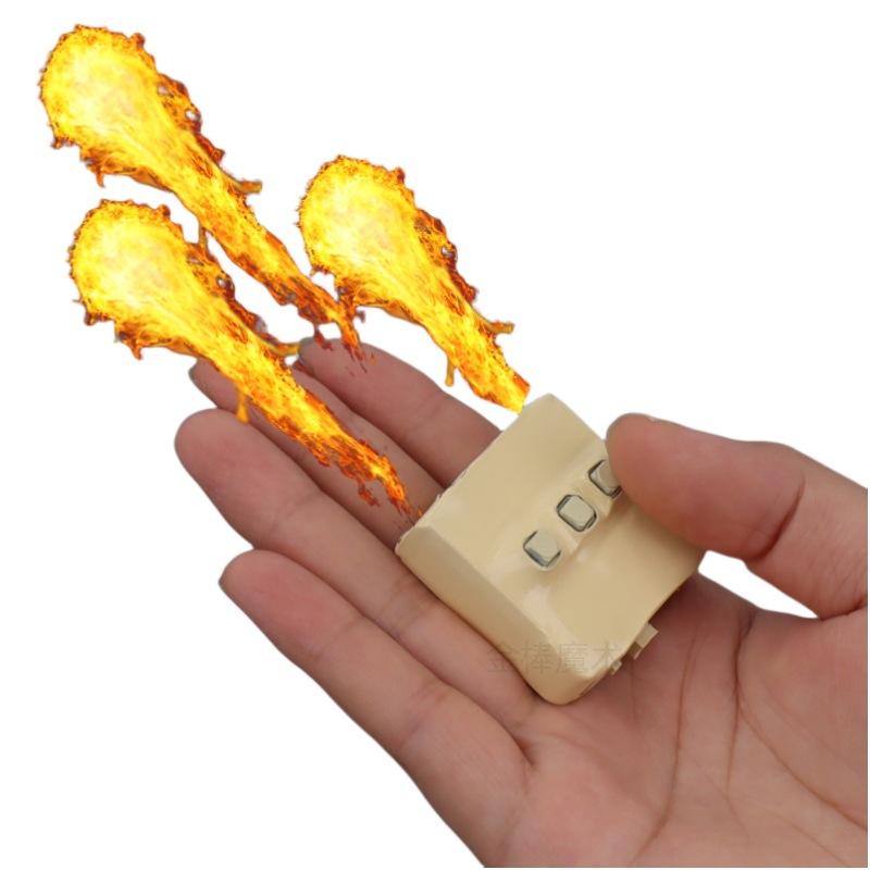 Działo trzy lufowe: Wystrzeliwuje kule ognia i płomienie Fajny magiczny rekwizyt