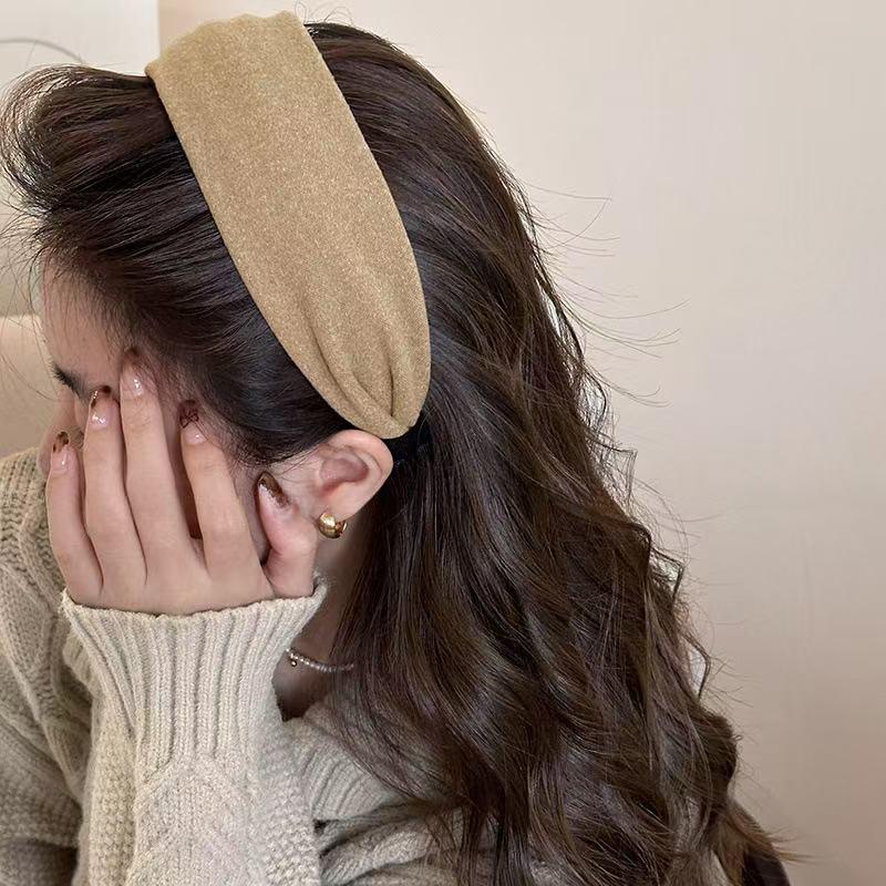 Chic French Wide-Brimmed Headband: Minimalist Retro Sweet Style Accessory