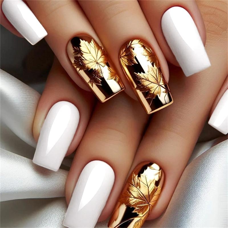 Élégant Ongle Press-On d'Automne 24 Pièces Blanc et Doré Brillant Forme Carrée Moyenne Couverture Complète avec Motif Feuilles d'Érable