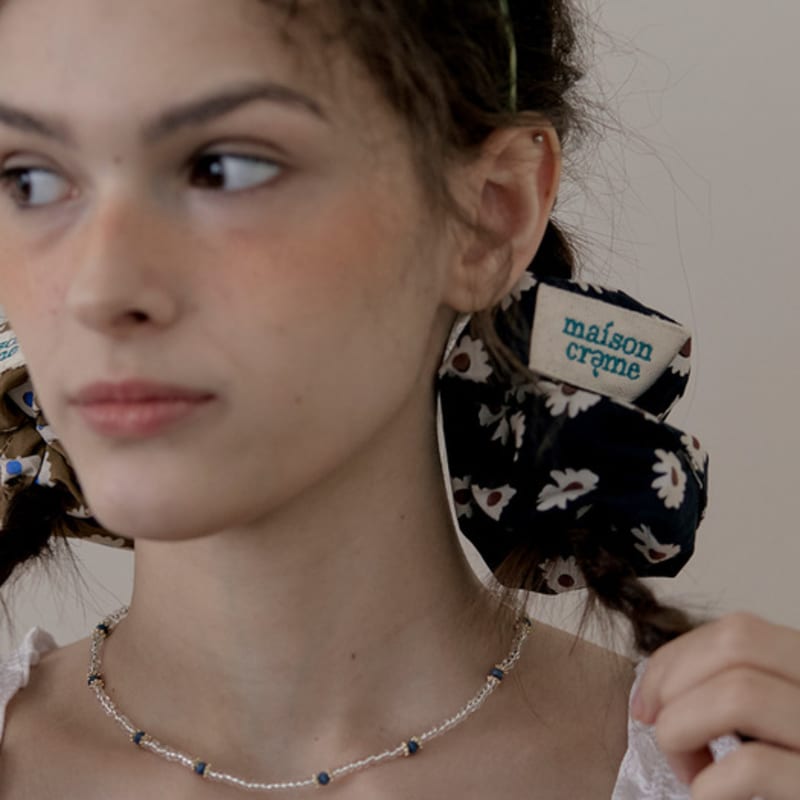 

maison creme Цветочная резинка-скранч _ черная black