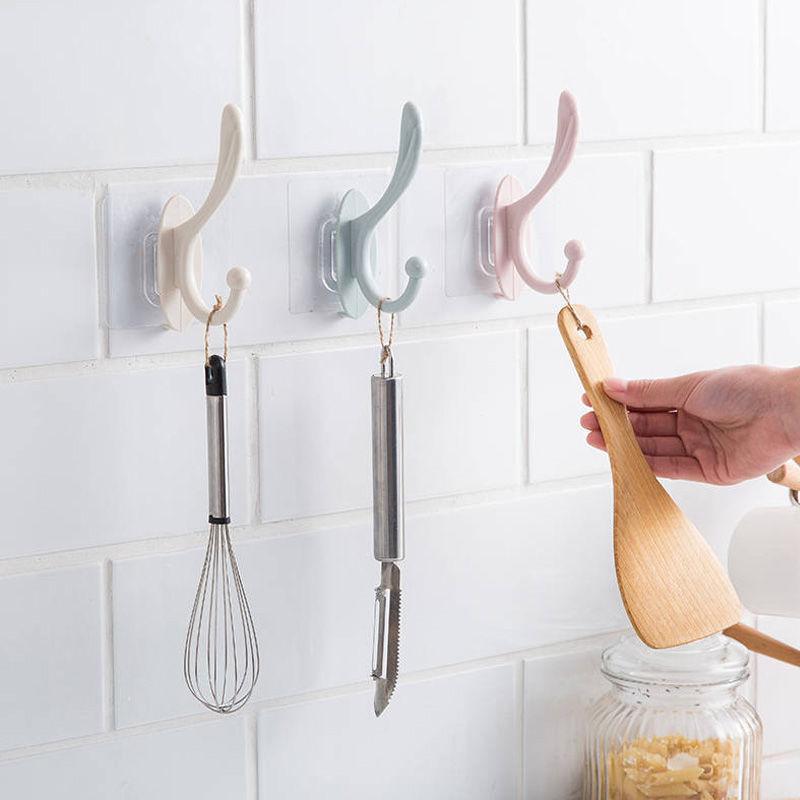 2/4pcs Nail-Free Self-Adhesive Wall Hooks Double Hook Hangers for Coats Wall-Mounted Bathroom Accessories and Clothes Storage