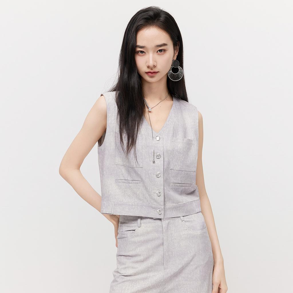 V-neck short commuting suit vest for women in 2026 summer, with a high-end feel. Thin and versatile jacket for wearing outside