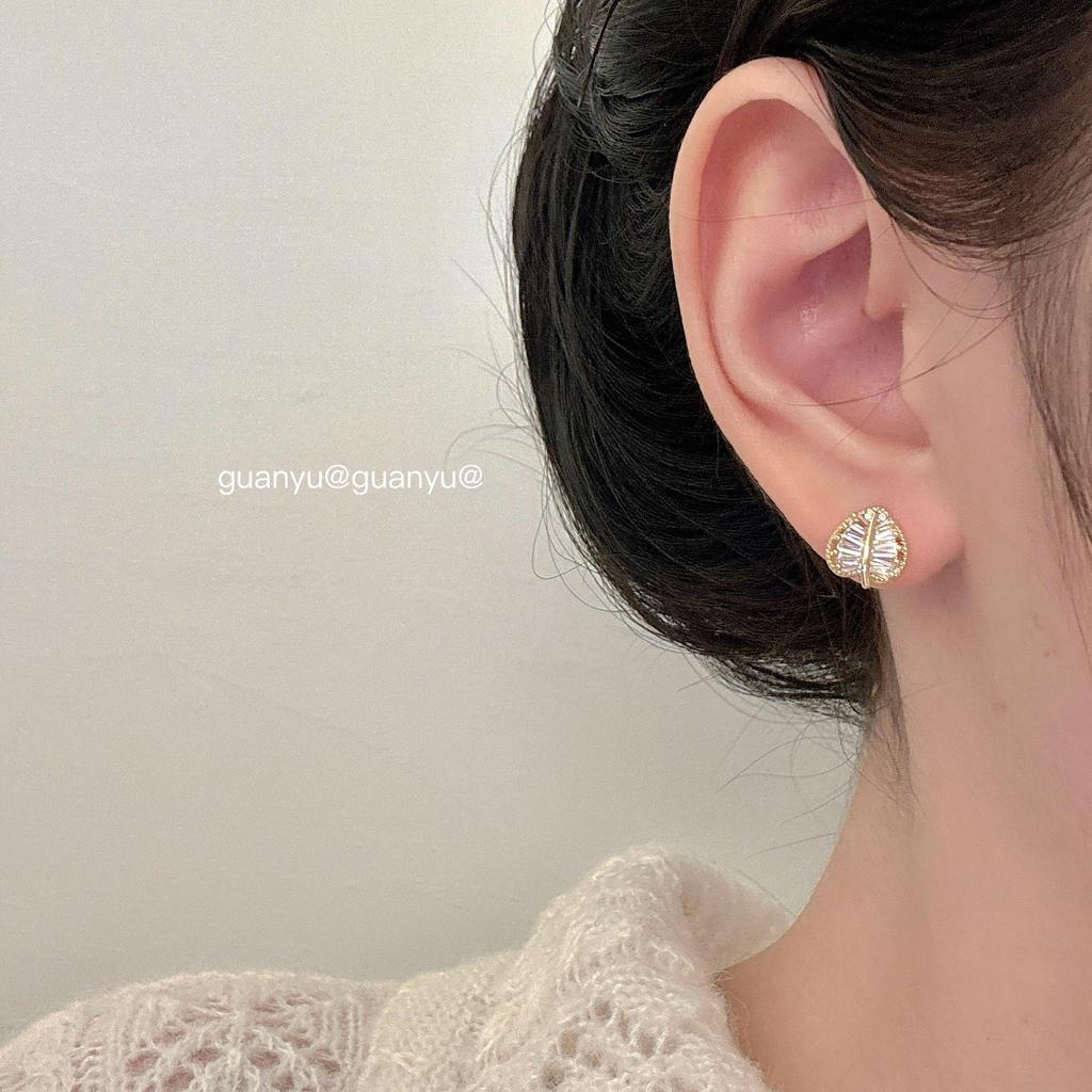 Exquisite Zirkon-Blatt-Ohrstecker - Schick, vielseitig und stilvoll für Frauen