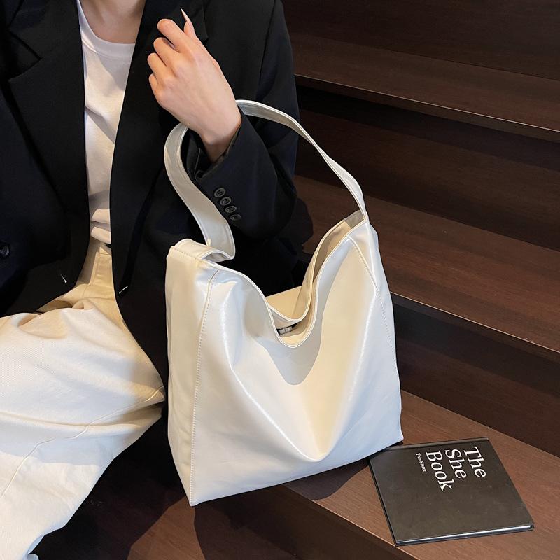 Bag women's new texture fashion shoulder messenger bag casual large capacity commuter tote bag