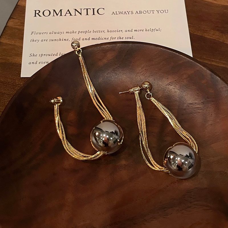 

Cosmo Lady Fashionable Feeling ~ Fashion Wind Minimalist Elegant Classy Front and Rear Wear Metal Earrings Temperament Fashion Earrings A Contrasting Color