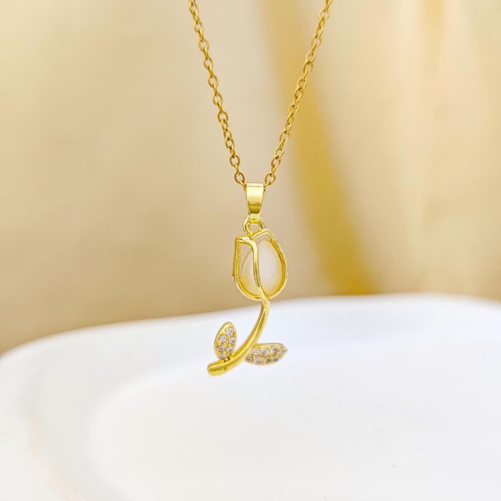 Korean Cat's Eye Tulip Necklace – Elegant, Personalized Clavicle Pendant