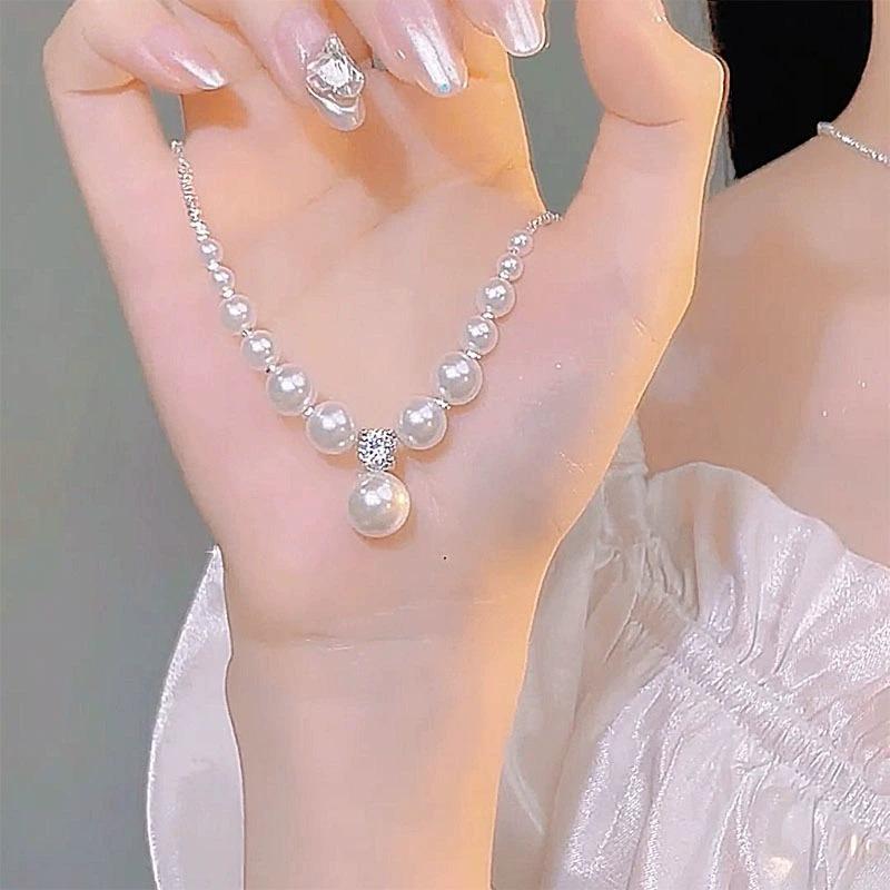 Pearl and Silver Pieces Pieced Together with Sparkling Diamonds - A Delicate Necklace for The Collarbone, A Charming Necklace for The Neck.