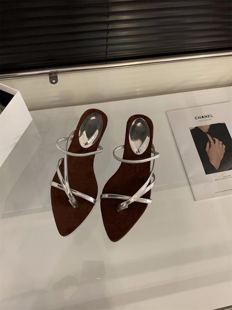 Blockabsatz silber spitze Zehenpartie dünne Riemchensandalen Feenschuhe 2025 neuer Sommer mit Rock Zehenschuhe