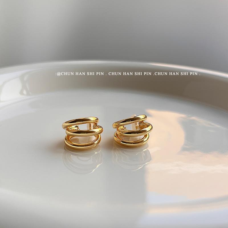 Retro curved metal sense mosquito coil disc ear clips without ear holes, women's high sense niche temperament versatile circle earrings