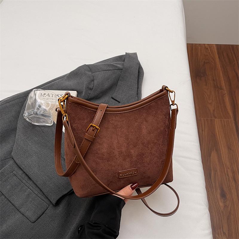 Autumn retro matte suede bag women's 2025 new trendy fashion shoulder bag large capacity commuter bucket bag