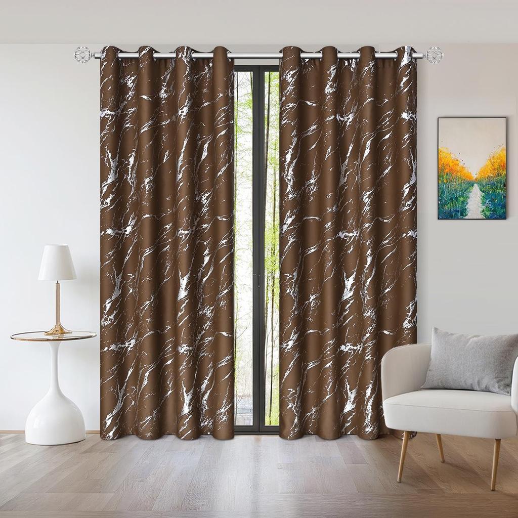 Czarno-białe zasłony zaciemniające z nadrukiem w srebrne wzory marmurowe, o wysokiej precyzji, do ochrony przed słońcem w salonie