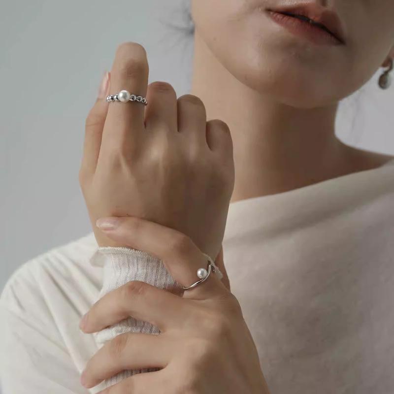 Zhuji Freshwater Pearl Women's Ring - Single Natural Pearl, High Luster, Elegant Handcrafted Jewelry.