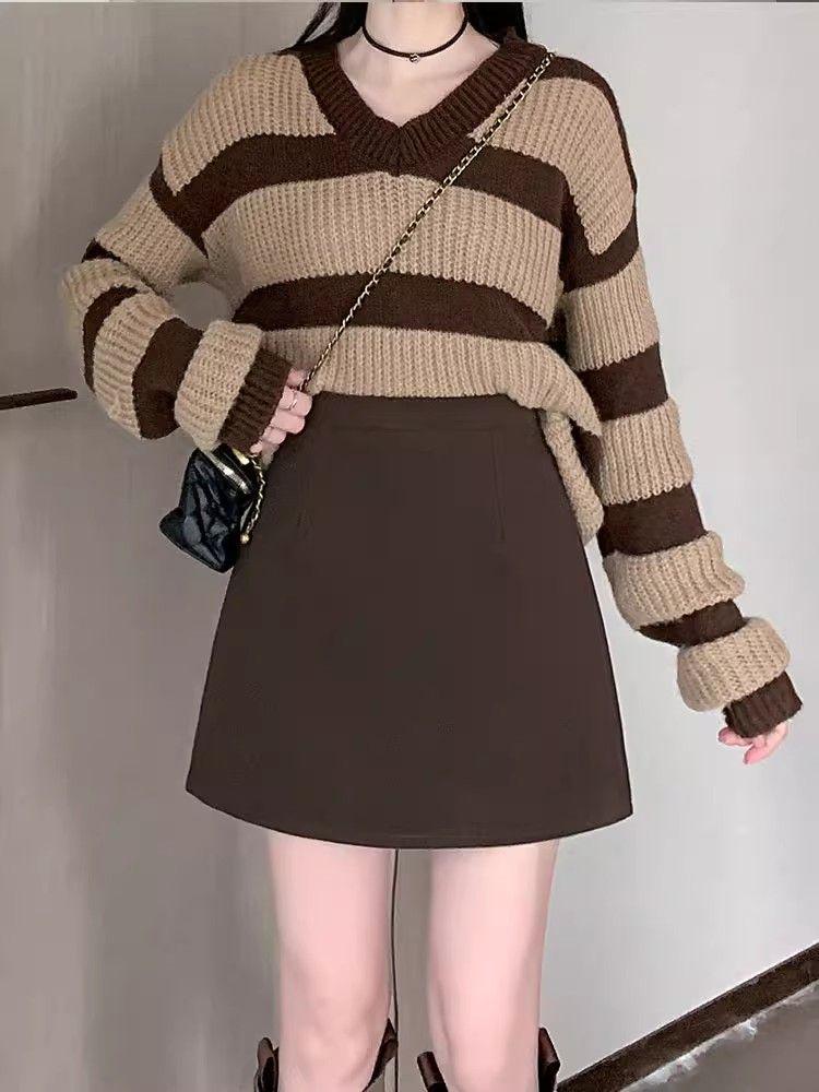 2025 Autumn/Winter Woolen High-Waisted A-Line Mini Skirt - Korean Style, Slimming, Versatile, College Chic, Anti-Exposure.
