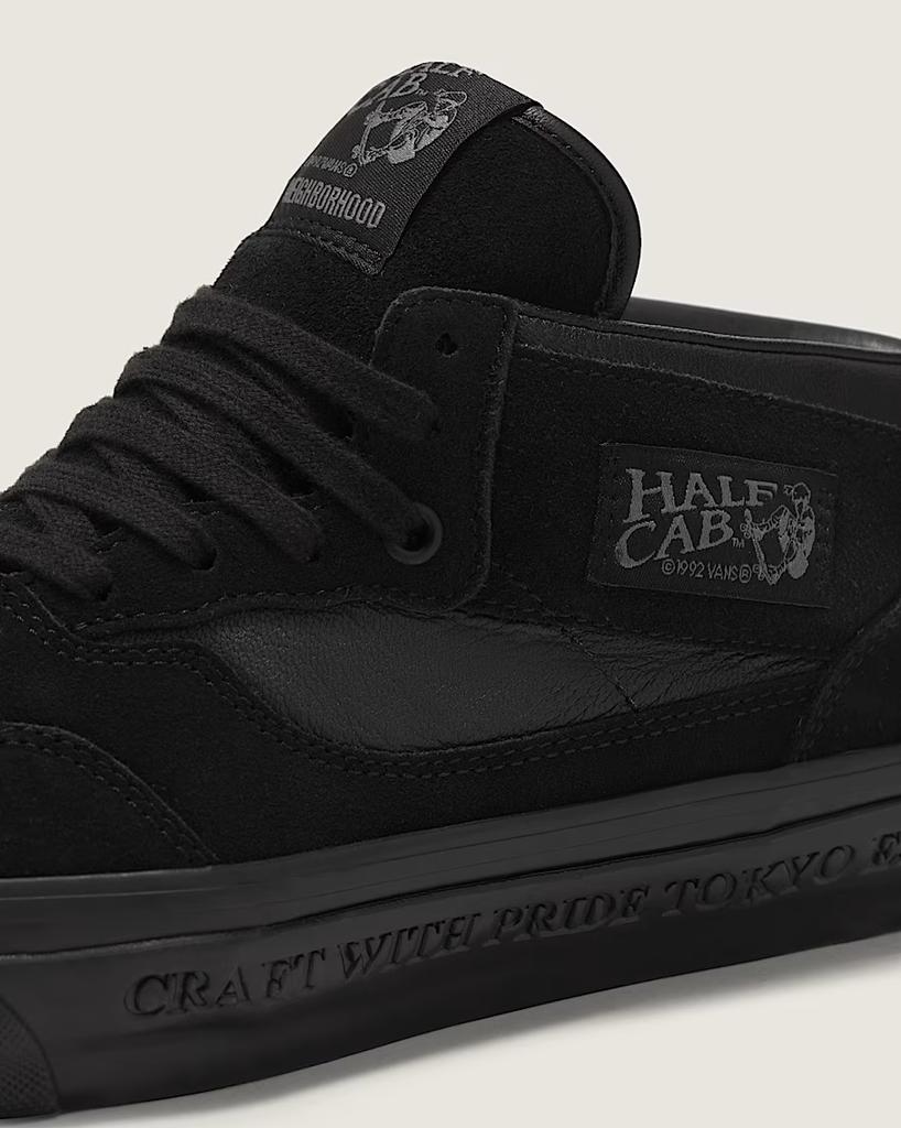 VN000EFYBLA NEIGHBORHOOD A OTW by Vans Half Cab 33 Black