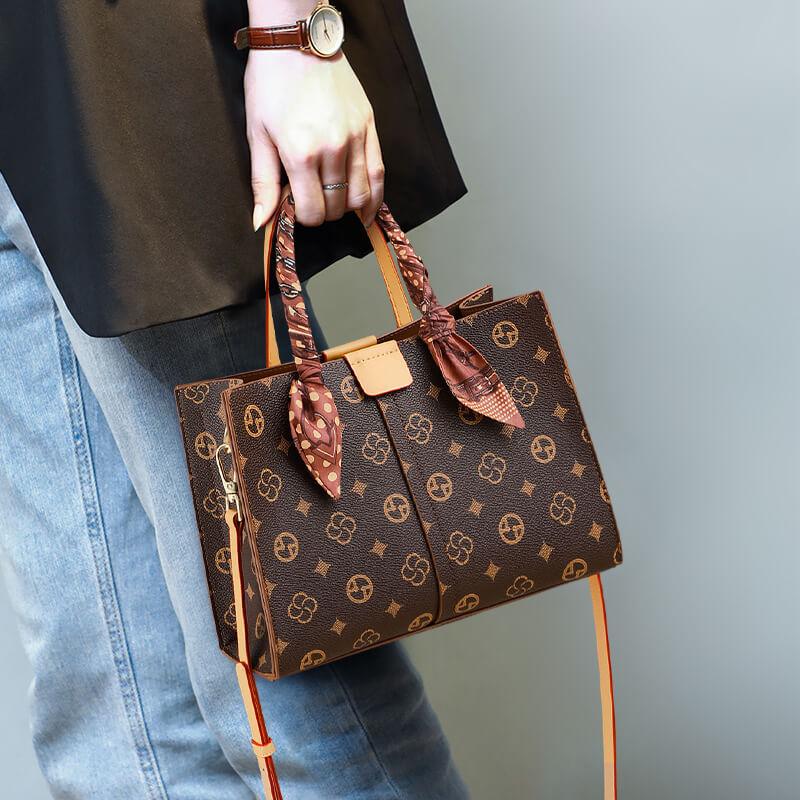 

Handbag Women S Bag Autumn And Winter Shoulder Messenger Bag Large Capacity Fashion Presbyopia Tote Mother Bag темно-коричневого кольору