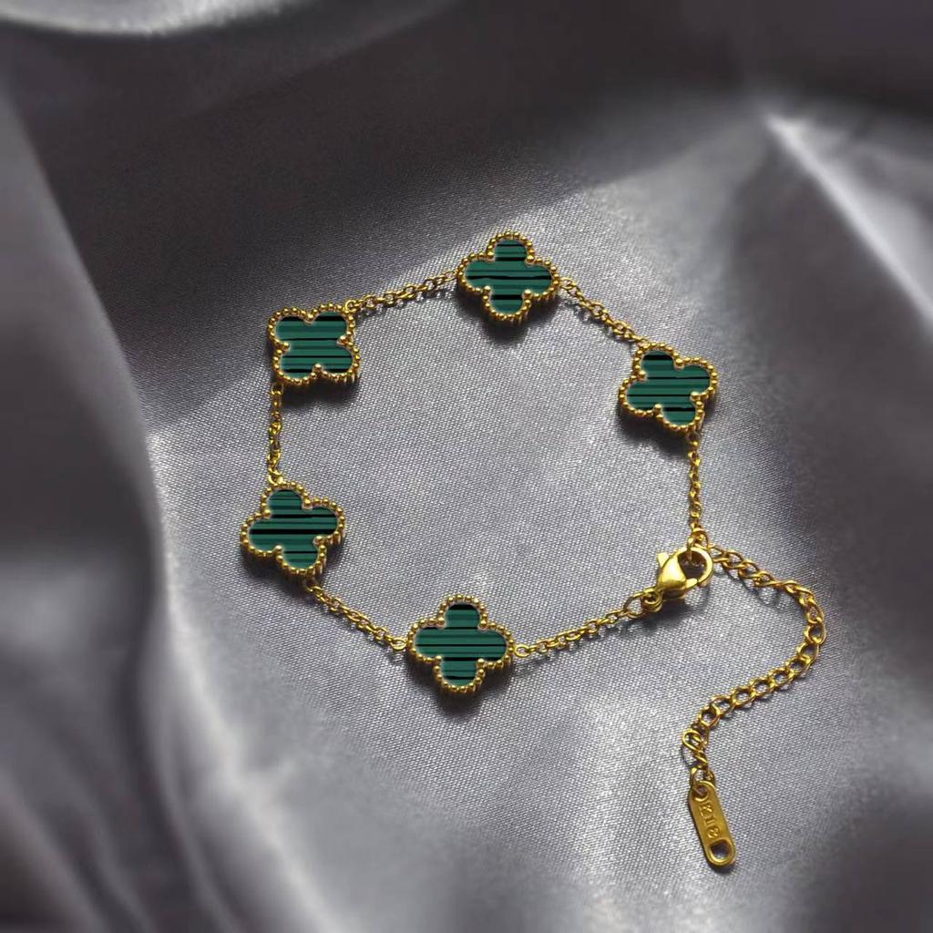 13MM Nuovo Quadrifoglio Bicolore Madreperla Acciaio Titanio Placcatura 18K Non Scolorisce Quadrifoglio Cinque Fiori Bracciale