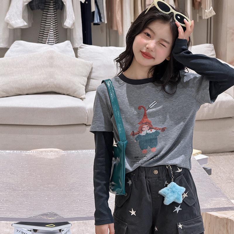 Girls' 2026 Autumn Korean Style Two-Piece Cartoon T-Shirt Set with Star Pocket Cargo Pants