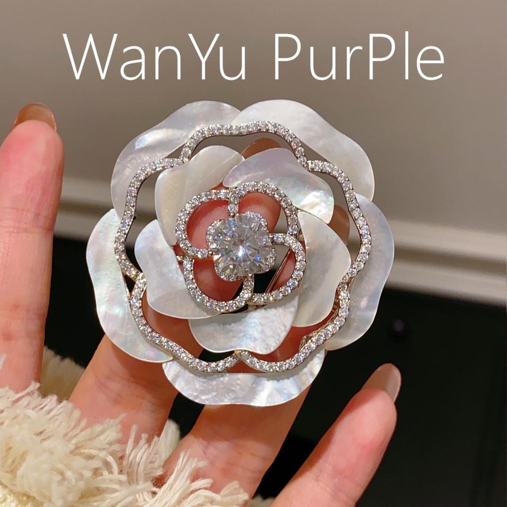 Camellia Rose Mother-of-Pearl Brooch – High-End Korean Style for Evening Wear