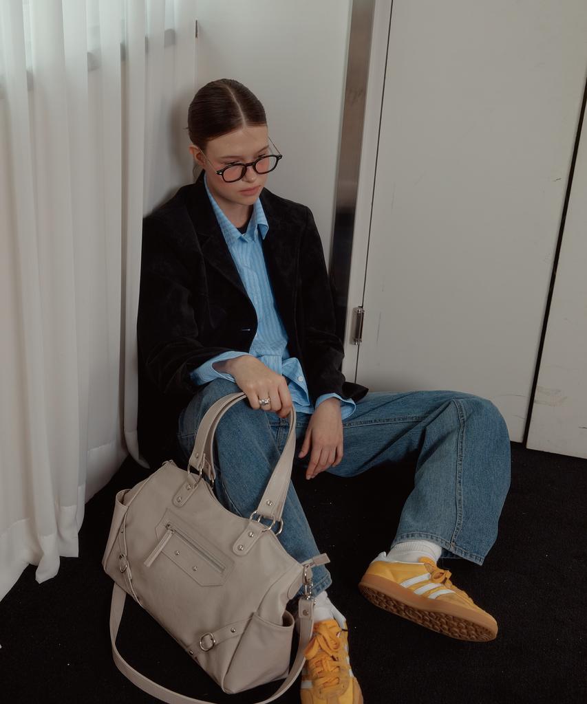 Anoetic Anc Stud Ring Bag_Ivory