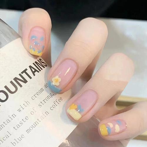

HOLYG Cute Yellow Daisy Stick-on Nail Tips [24tips]