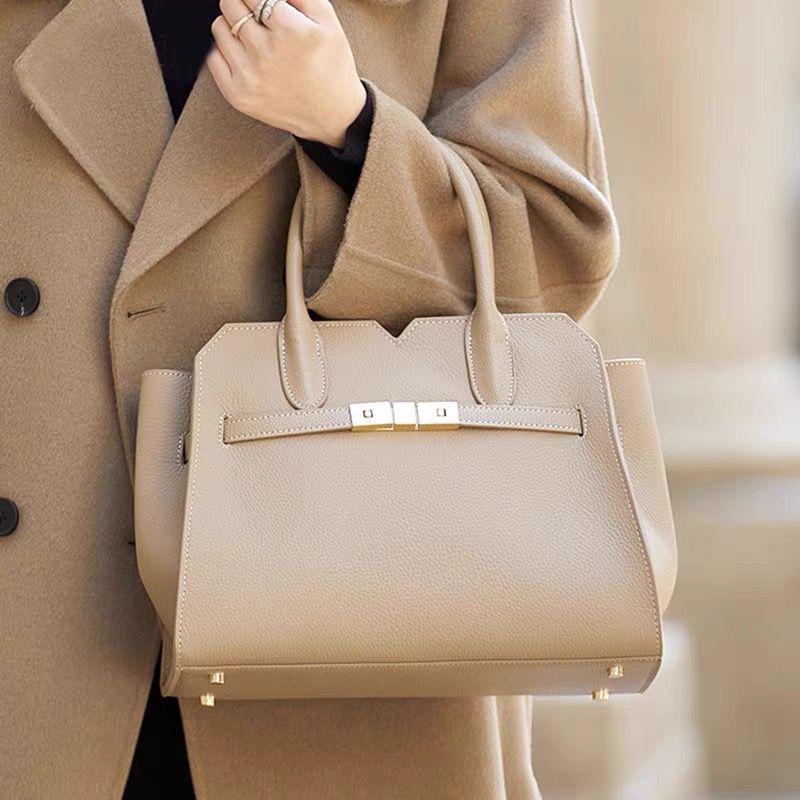 2024 Women's Platinum Handbag - Versatile, Large Capacity, Ideal for Commuting & Mother's Day Gift