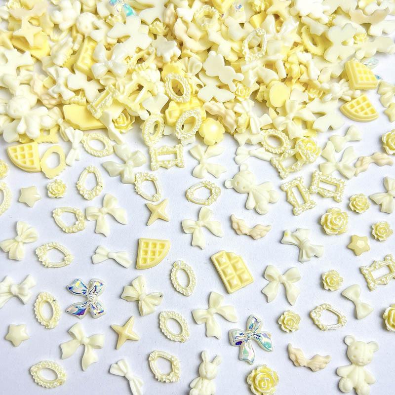 

50 шт. Случайные Смешанные Черные Бантики Мишки Шармы для Ногтей Смола Мини Сердце Звезда Цветок Украшения для Ногтей Ручной Работы DIY Накладные Ногти