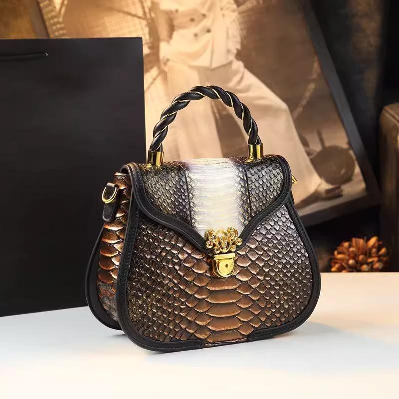 

New Fashionable Leather Organ Bag, Niche and Super Popular, Single Shoulder Diagonal Cross Small Bag, Crossbody and Portable, Versatile золотий