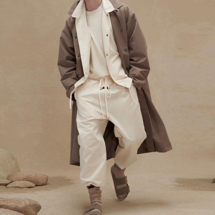 Fear of God Essentials T-shirt a Maniche Corte Unisex Top Bianco Guscio d'Uovo FOG-FW22-820