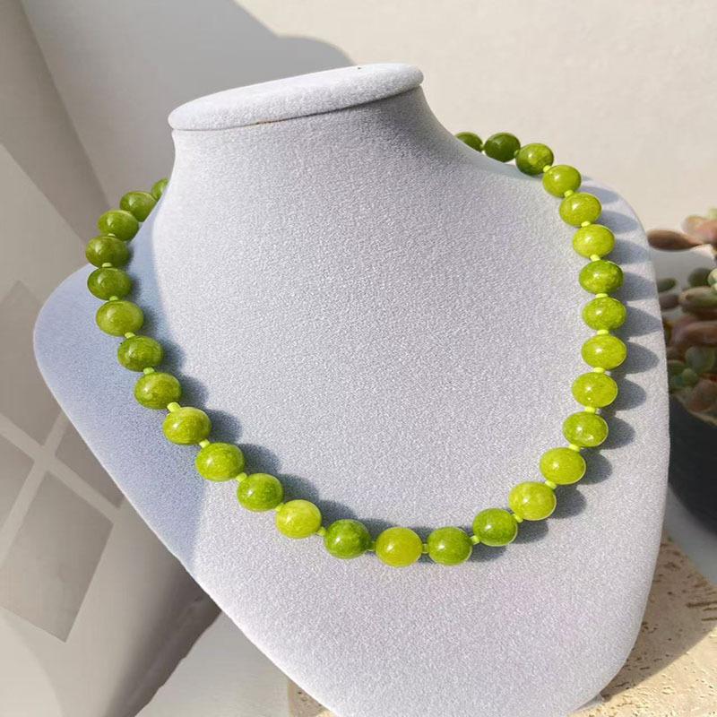 Green grape natural stone necklace, versatile and fashionable