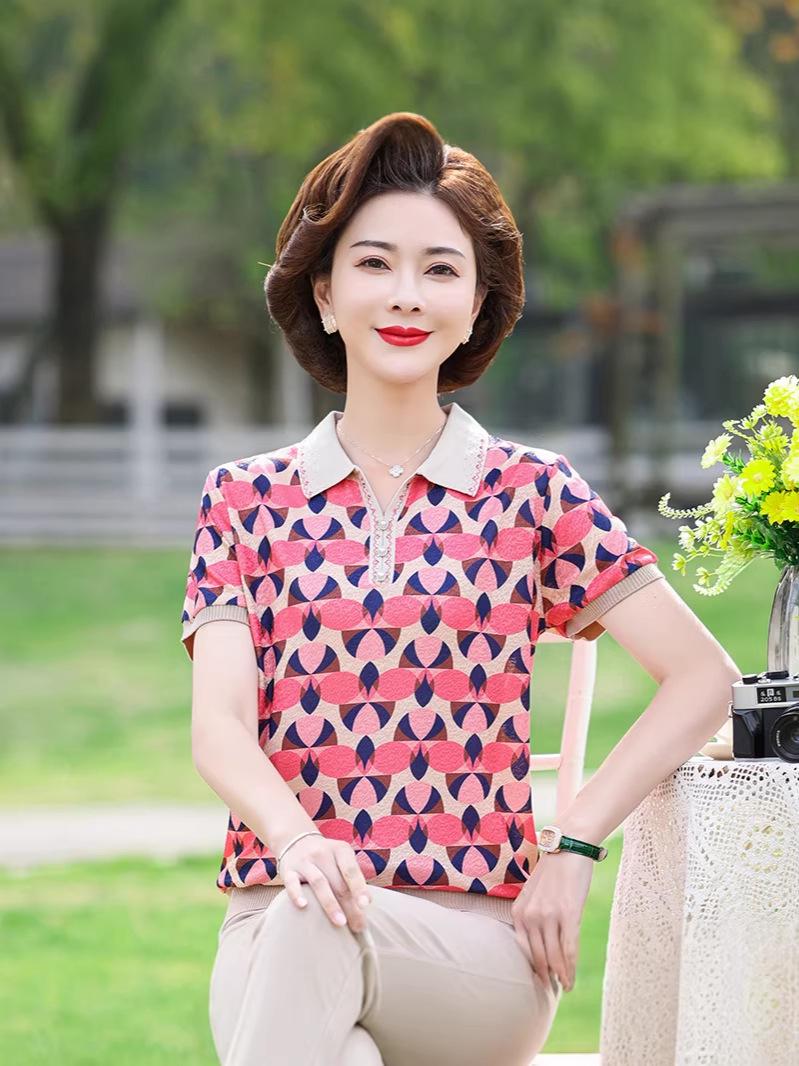 

Mom s Summer Silk Lapel T-Shirt - Stylish Short-Sleeve Top for Women in Their 50s and 60s L (105-120 lbs) розы красного