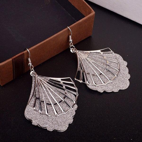 

Новые матовые серьги для женщин в форме ракушки, популярные преувеличенные серьги неправильной формы в Европе и Америке для женщин серебряный