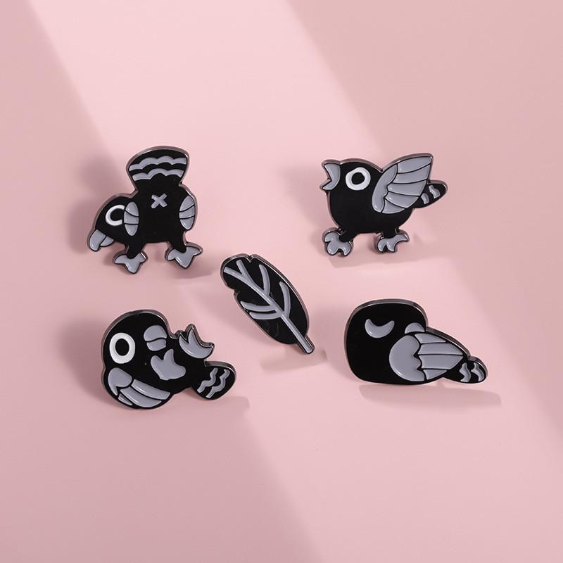 Unique Black Punk Bird Animation Brooch Creative Design Alloy Badge For Stylish Accessories
