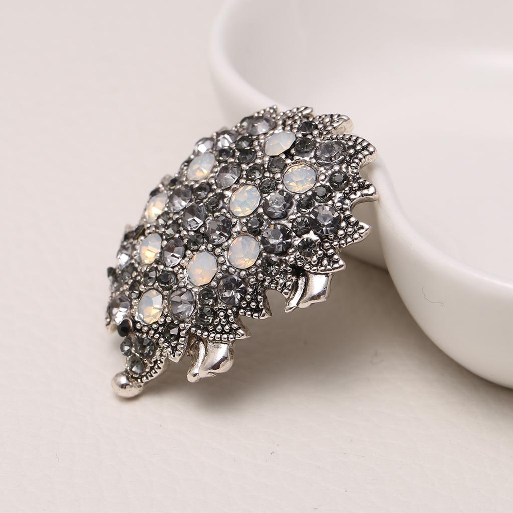 Spilla Spilla Carino Riccio Colore Argento Vintage Placcato Opale Strass Animali Per Donna Uomo Festa Sciarpa Distintivo Decorazione