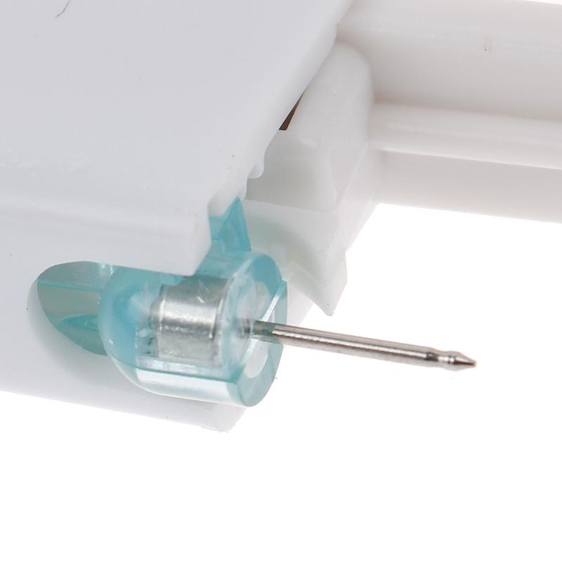 

1 упаковка одноразовый набор для самостоятельного пирсинга ушей, безопасный инструмент для пирсинга ушей с серьгами-гвоздиками 4 мм для домашнего использования белый