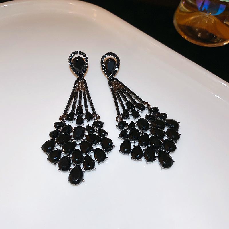 

Серьги-ромбы в виде бриллиантовых капель воды, персонализированные преувеличенные серьги, серьги с темпераментом легкой роскоши и элегантности