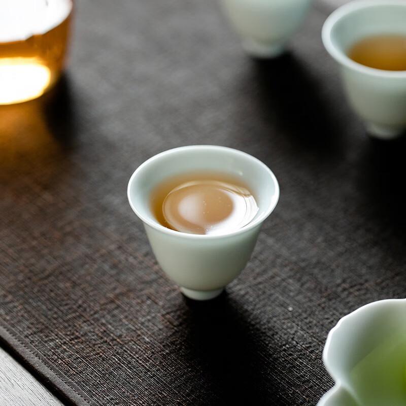 

Pabei Yingqing Celadon High-Footed Ceramic Tea Cup