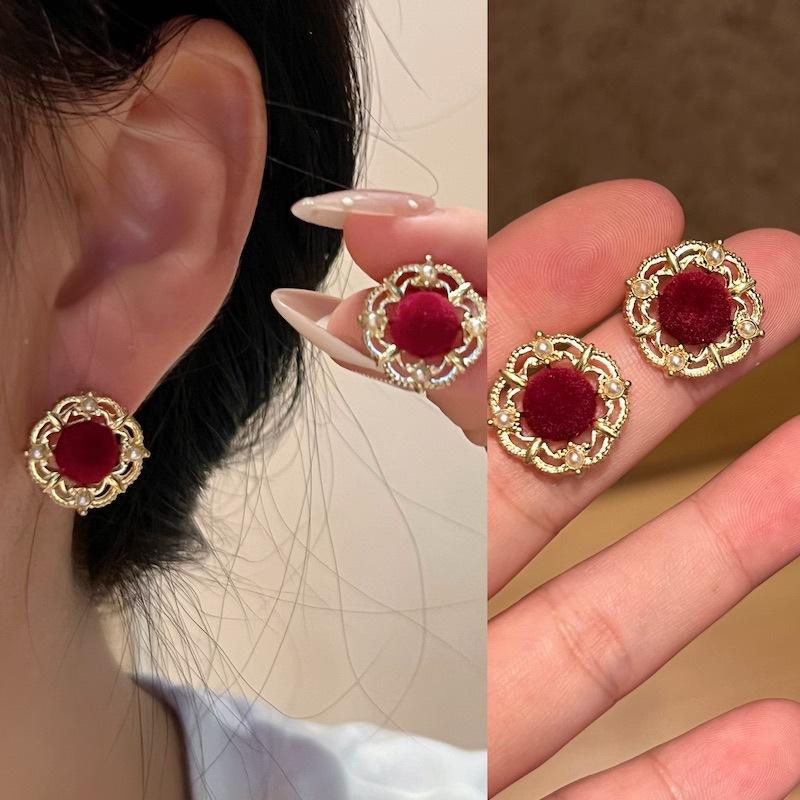 Vintage Red Velvet Pearl Flower Stud Earrings for Women Girls French Palace Style Small Earrings Banquet Jewelry Accesssories