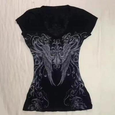 TrendHub Y2k Oblečení Punk Crop Top Estetika Hot Girl Grunge 90. léta Harajuku Výstřih do V Streetwear Krátký rukáv Goth Úzké Tričko Křížový Grafický