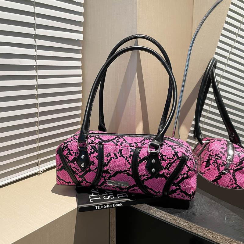 

Internet celebrity armpit bag 2025 new European and American fashion snake pattern personalized handbag women s large capacity shoulder pillow bag хакі