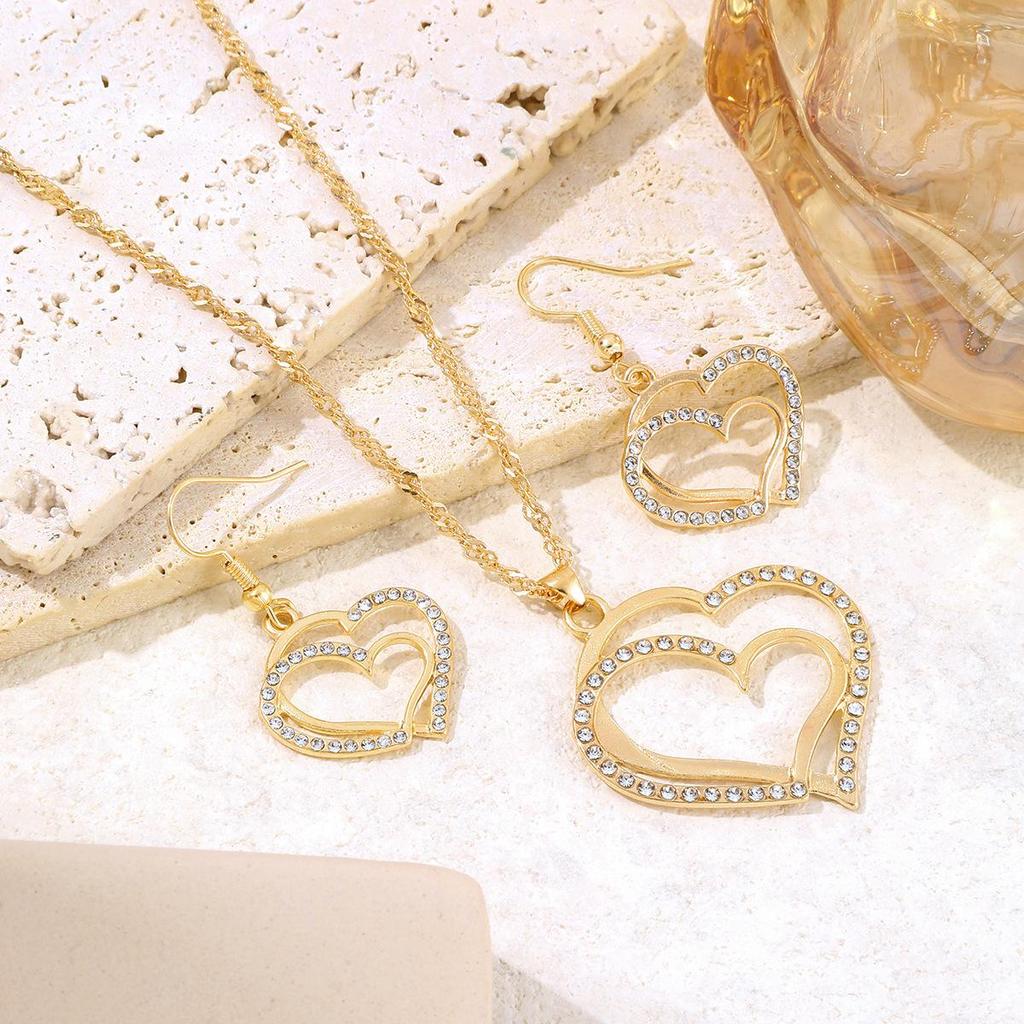 European & American Retro Love Heart Jewelry Set: Alloy Diamond-Inlaid Necklace & Earrings