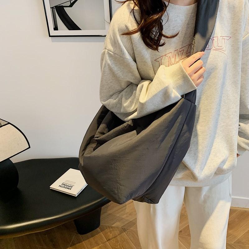 Winter Padded Messenger Bag Women'S Light Solid Color Messenger Bag Casual Down Cotton Bag Tide