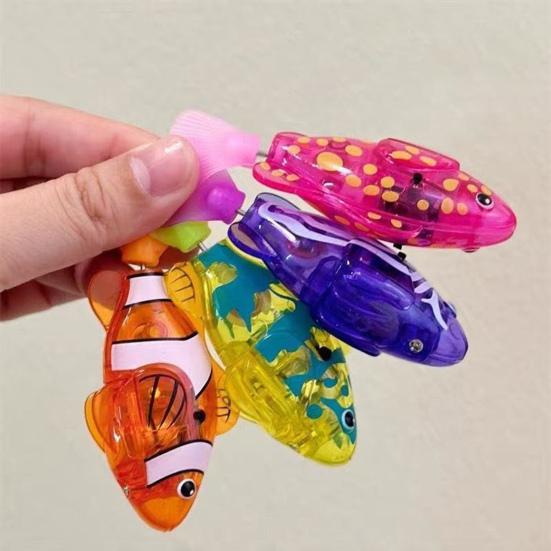 Yousheng Wasseraktivierter leuchtender elektrischer Fisch Badespielzeug für Kinder Interaktiver Roboter-Schwimmfisch für Pool Wanne Blinkendes wasserdichtes Spaß Sommergeschenk
