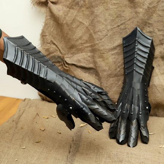 Medieval Steel Gauntlets: Knight Costume Hand Armor for LARP  Cosplay Set Of 2