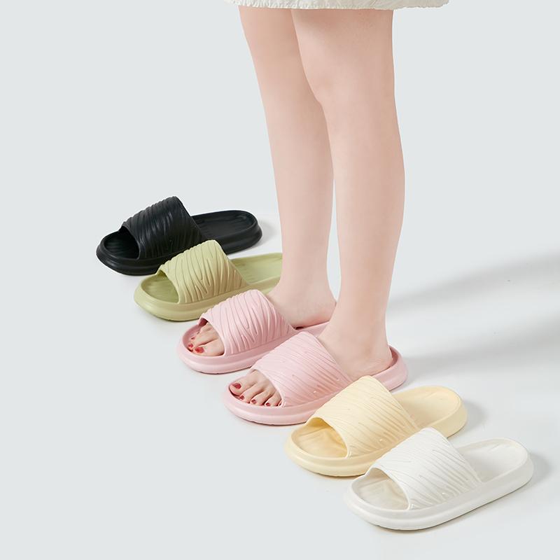 Lightweight Soft Sole Slippers Women Summer Home Non-Slip Bathroom Cloud Slides Woman Sandals 2024 Plus Size Beach Flip Flops