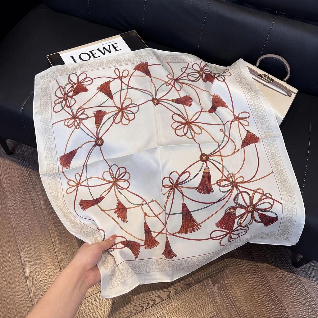May Kaji Cashew Flower Square Scarf Retro Men's Silk Scarf Buckle British Style Scarf Men's Paisley Pattern Small Scarf Women