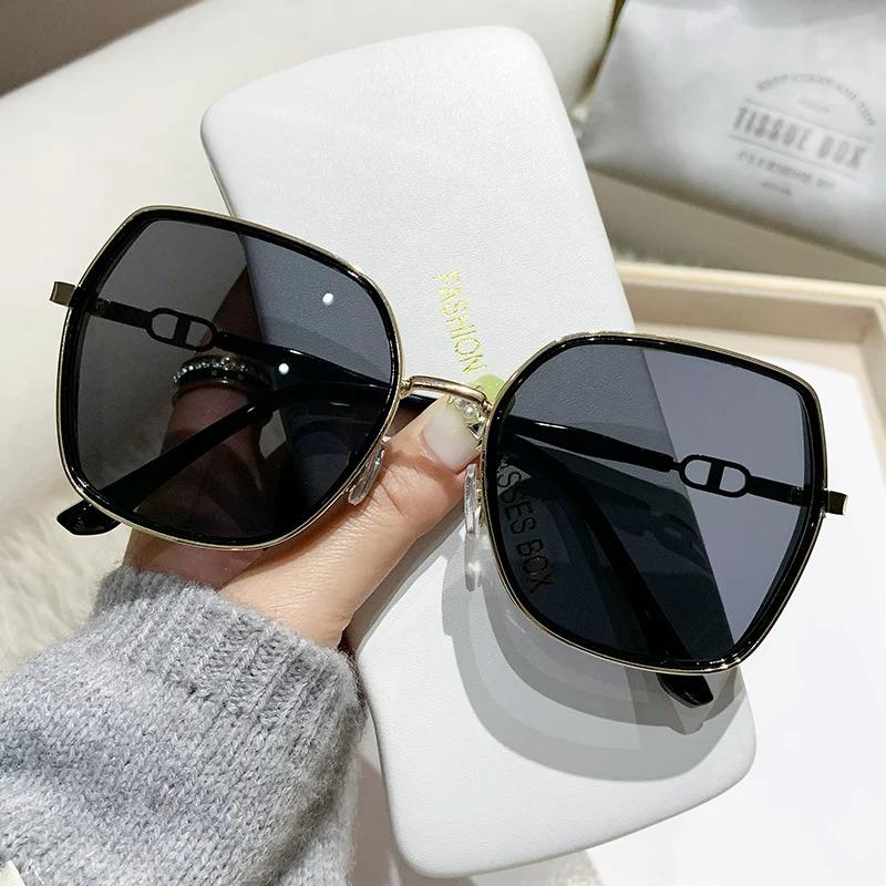 Square Oversized Sunglasses Vintage Beach Travel UV400 Lens Streetwear Shades Metal Frame Sun Glasses for Women