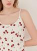 Krótka sukienka na ramiączkach z nadrukiem wiśni PWCO261256 OWHT Miseczka F-in