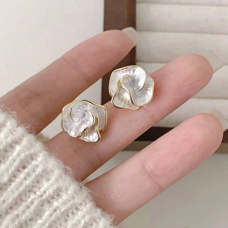 White Enamel Flower Stud Earrings for Women Folded Unique Design Multi-layers Floral Female Small Earrings 2024 New Brincos