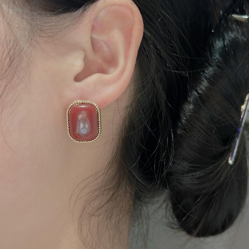 Nouvelles Boucles d'Oreilles Carrées Vintage pour Femmes Métal Couleur Or Irrégulières Inégales Personnalité Latérale Géométrie Marron Café